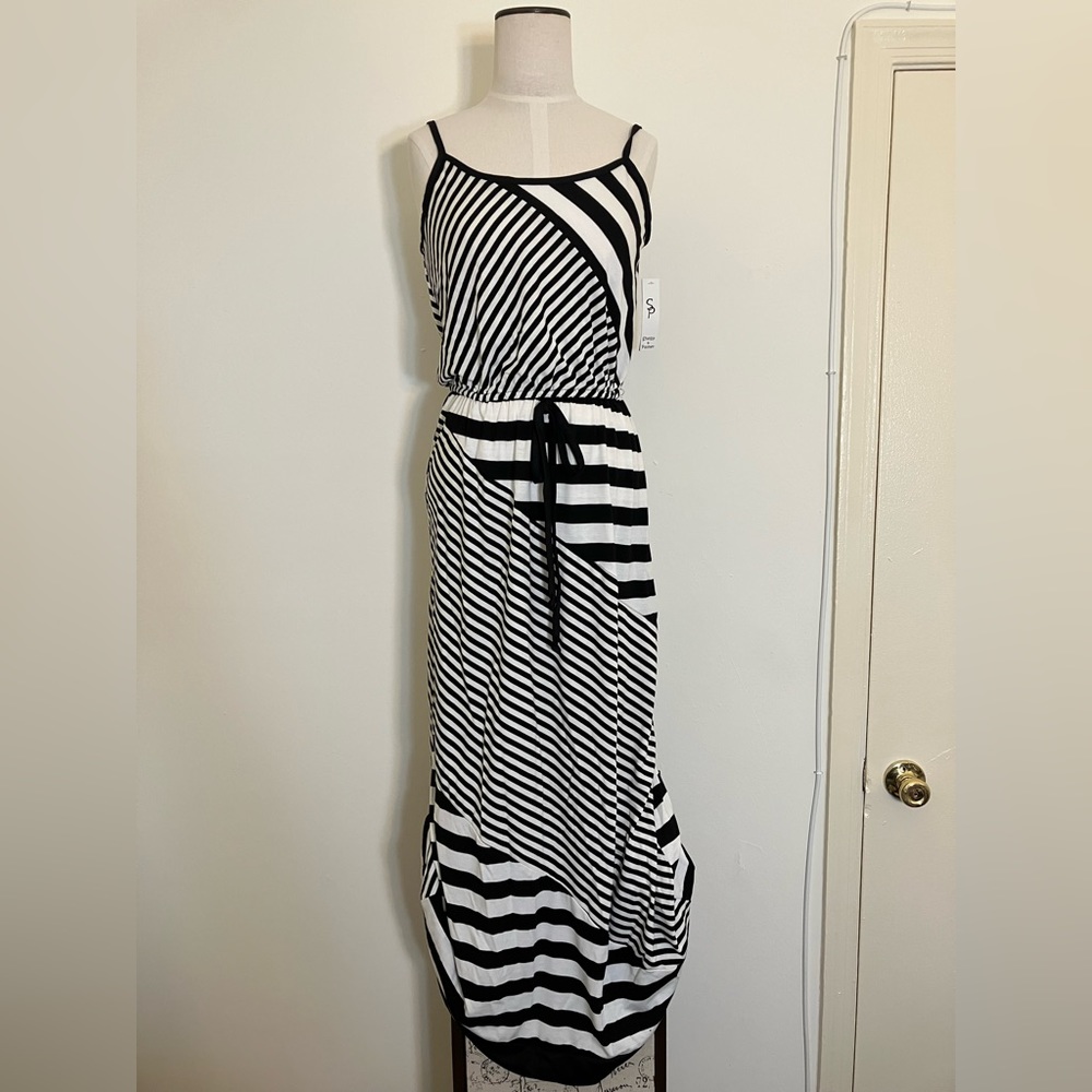 Black and white “Shelby & Palmer” size small ankle length sleeveless dress